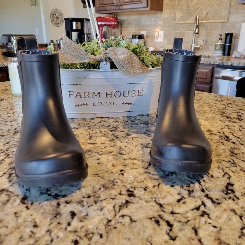 Rain boots